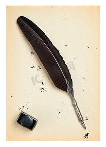 黑色毛笔摄影照片_旧纸上的羽毛笔和墨水池