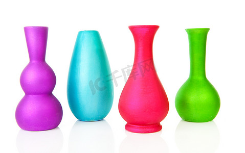 四个彩色花瓶
