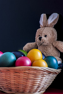 “复活节、彩蛋和兔子”