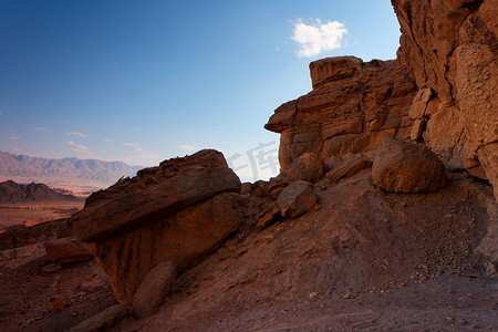 日落石沙漠中风景秀丽的风化橙色岩石