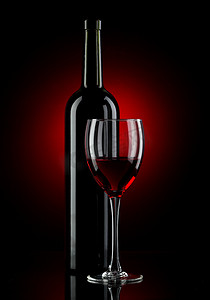 瓶用红酒和玻璃