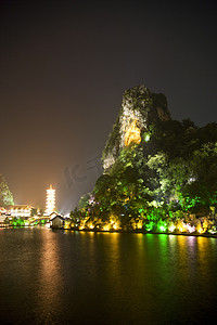 桂山灯塔矢量摄影照片_桂林木龙湖与黛菜山的夜景