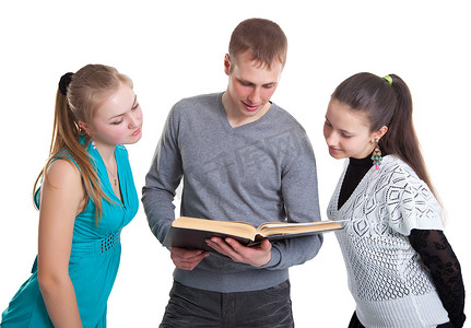 正在考试的人摄影照片_三个年轻人正在学校准备考试