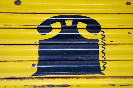 印度门上涂黑的电话符号