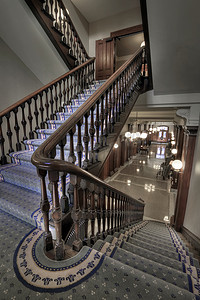 旧楼梯进入走廊