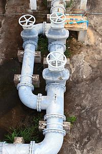 水力发电站摄影照片_通往水力发电站的输水管道