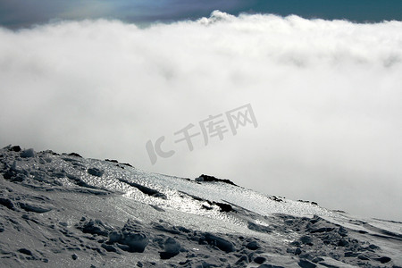 “埃特纳火山，被雪覆盖的西西里岛火山”