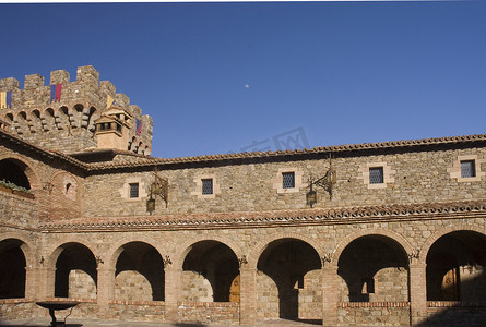 阿马罗萨城堡上空的月亮