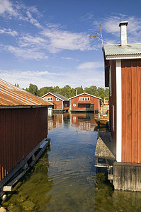 哈姆雷特摄影照片_拥有传统红漆房屋的瑞典港口