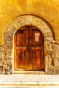 文化质感摄影照片_具有有趣质感的旧门，建筑元素，有趣的建筑入口，复古风格