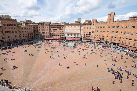 “美丽的锡耶纳广场 Piazza del Campo 的美妙鸟瞰图”