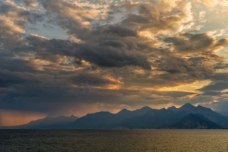 共赴山海摄影照片_夕阳下的山海风景