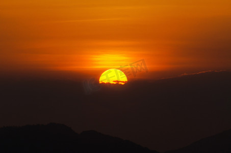 红太阳日出摄影照片_美丽的红太阳