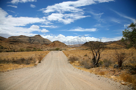 纳米比亚的碎石路