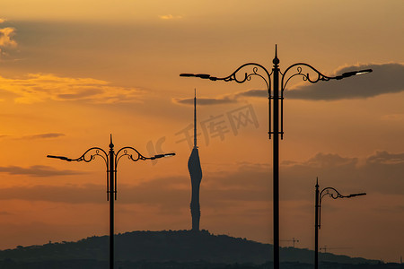 伊斯坦布尔早晨的日出和路灯塔