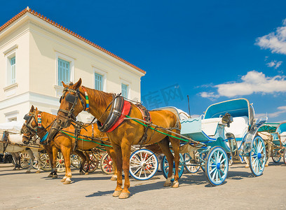 “希腊斯派赛斯岛上的传统马拉出租车”