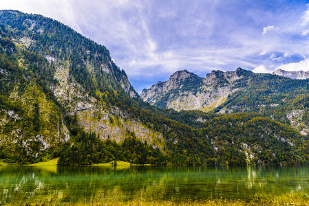 Koenigssee 湖与阿尔卑斯山，Konigsee，贝希特斯加登国家公园，巴伐利亚，德国