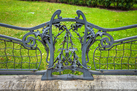 法国大使馆前花园的铁装饰栅栏细节