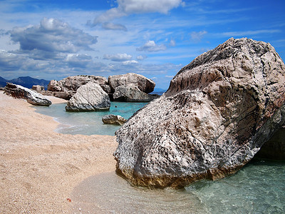 撒丁岛的岩石海滩