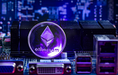 Ethereum (ETH) cryptocurrency 物理硬币的前视图