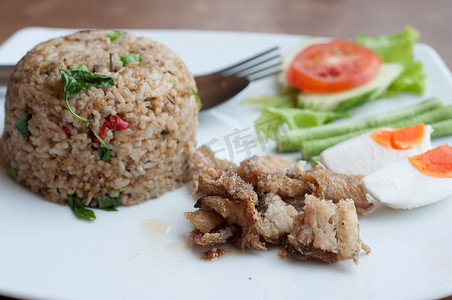 辣白菜炒饭摄影照片_咸蛋炒鱼辣炒饭