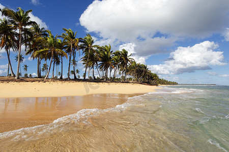 热带海摄影照片_海滩和阳光