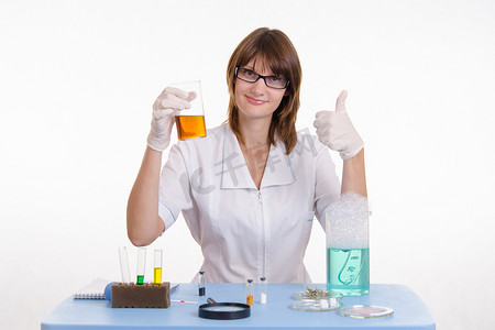 化学教学摄影照片_女孩变身化学家的经历