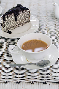 黑纱摄影照片_一杯茶配巧克力可丽饼