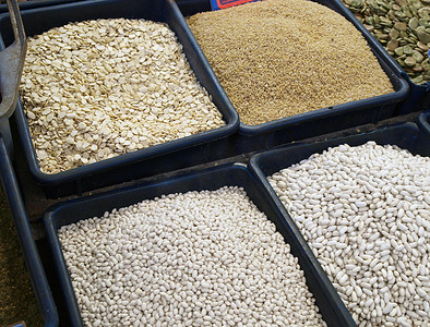 干豆类和豆类的市场展示