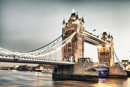 伦敦塔桥的壮丽夜景 - 伦敦