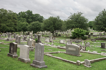 历史悠久的斯普林伍德公墓
