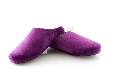 一双紫色拖鞋