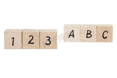 ABC 123 使用木块排列。