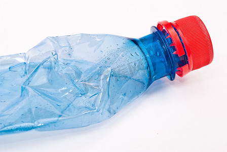 压扁的塑料瓶