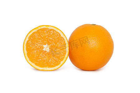 孤立在白色背景上的切片橙色水果