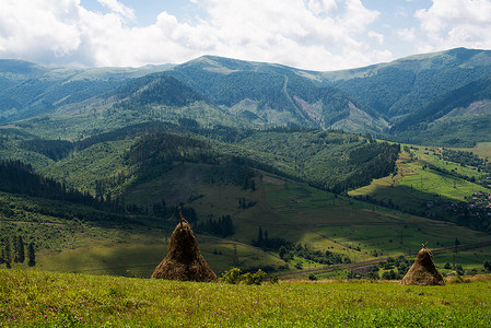 乌克兰喀尔巴阡山脉的夏日风景
