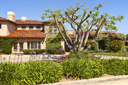 加利福尼亚洛马角的多彩住宅。