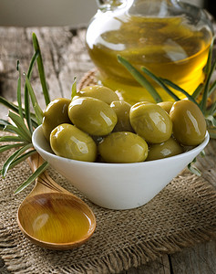 橄榄和初榨橄榄油