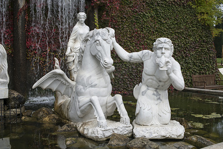 古老的白色罗马大理石雕塑，如飞马座