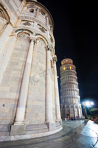 比萨，大教堂广场，黎明时分的大教堂斜塔