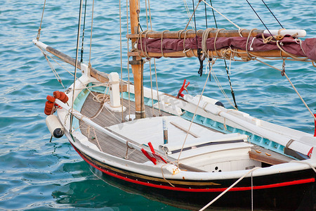 小传统希腊风船