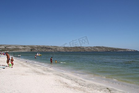 假日季塔塔尔湾夏季卡赞蒂普角海滩边的景色