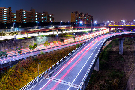 夜晚的首尔高速公路