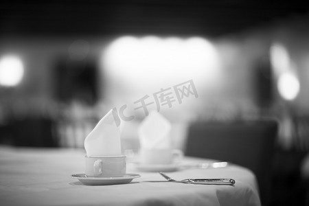 茶杯装饰摄影照片_婚礼婚宴桌上的咖啡茶杯