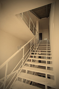 楼梯照片墙摄影照片_带楼梯的室内