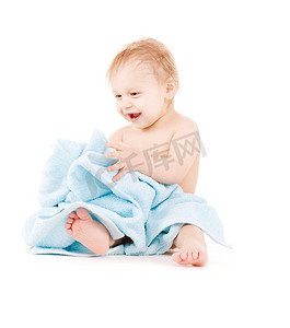 有蓝色毛巾的婴孩