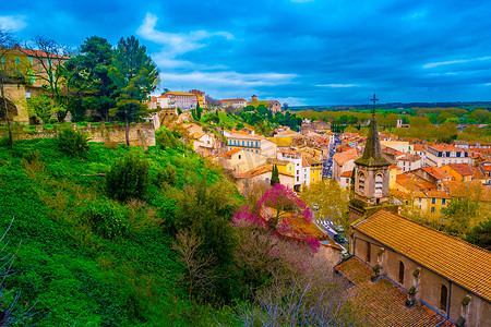 贝齐摄影照片_从空中俯瞰法国南部贝济耶镇建筑