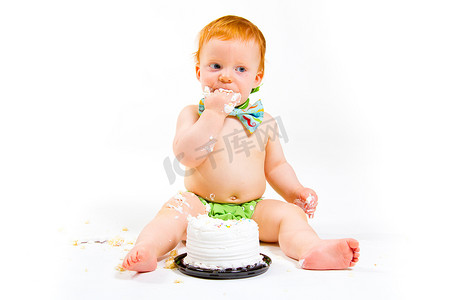 大生日蛋糕摄影照片_一岁大的蛋糕粉碎