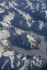 有多雪的山顶空中的瑞士阿尔卑斯山