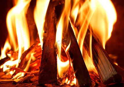 壁炉壁炉摄影照片_柴火在火中燃烧